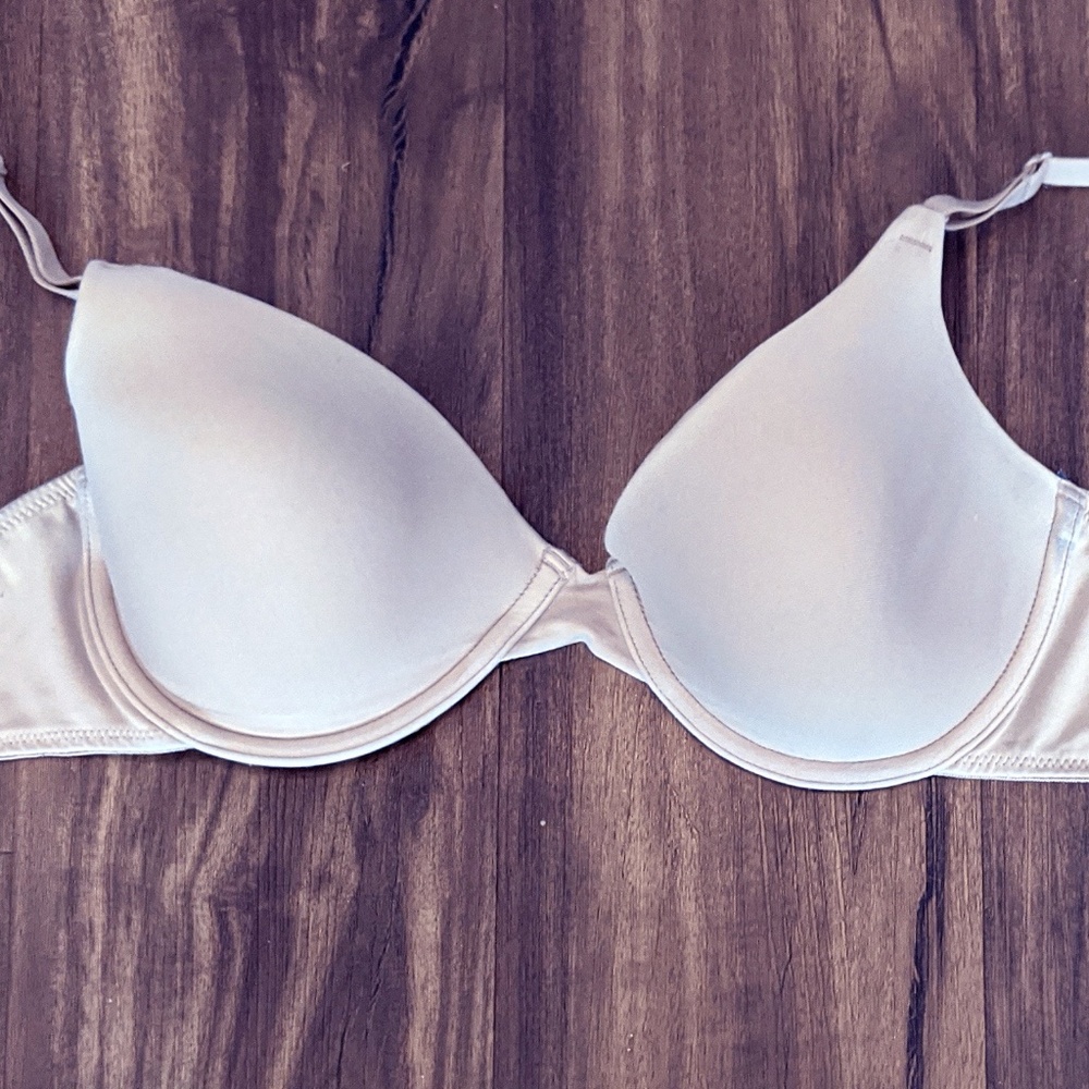 Maidenform Nude Bra 36C. NO PADDING